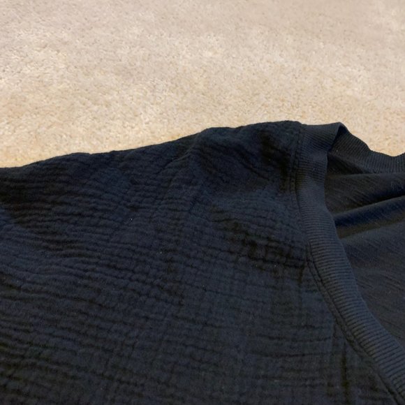 Red Haute Black One Cold Shoulder Two Texture V-neck Shirt Size S NWT - Picture 5 of 13